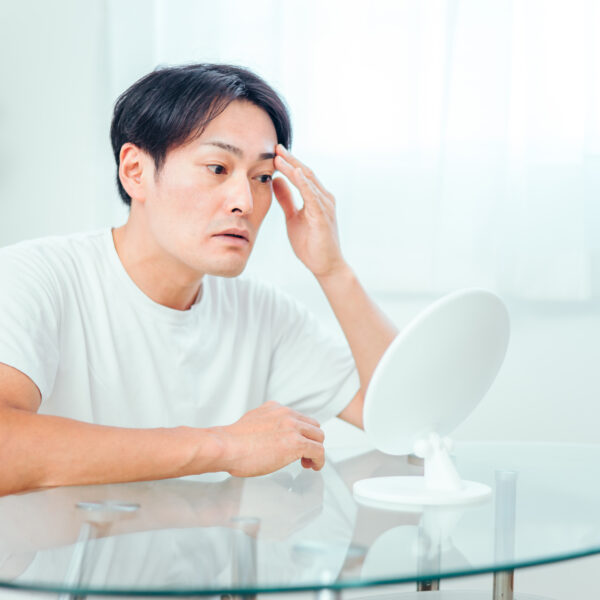 メンズ眉毛脱毛とは？施術を受けるメリットや効果、痛みについても解説