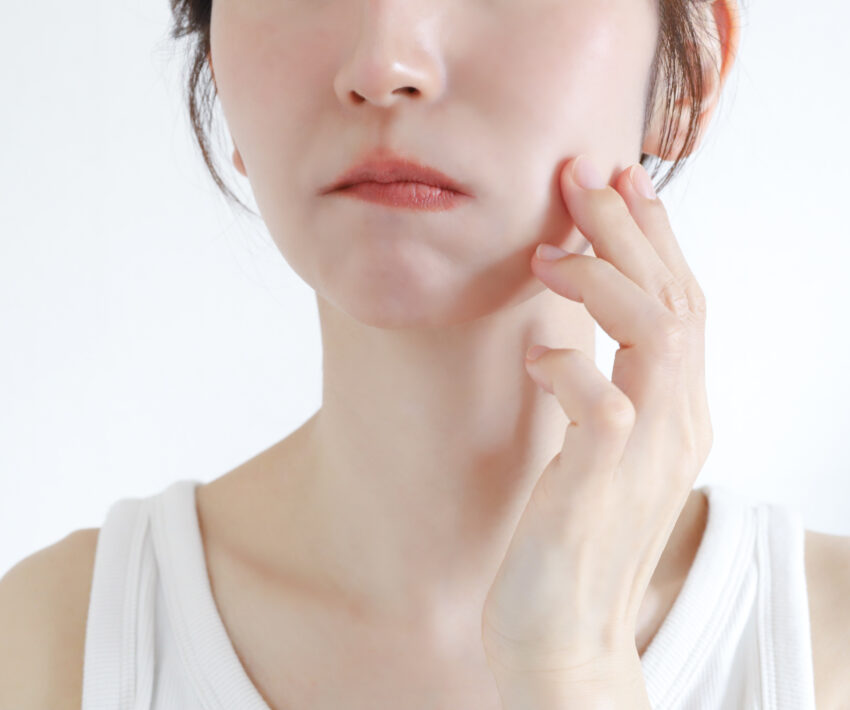 毛穴ケアに効果的なスキンケア方法は？原因とNG行動、おすすめ商品を解説
