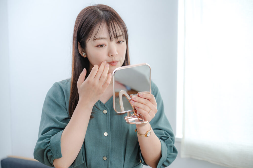 ニキビ跡の治し方!種類と原因、自力で改善する方法をタイプ別に解説