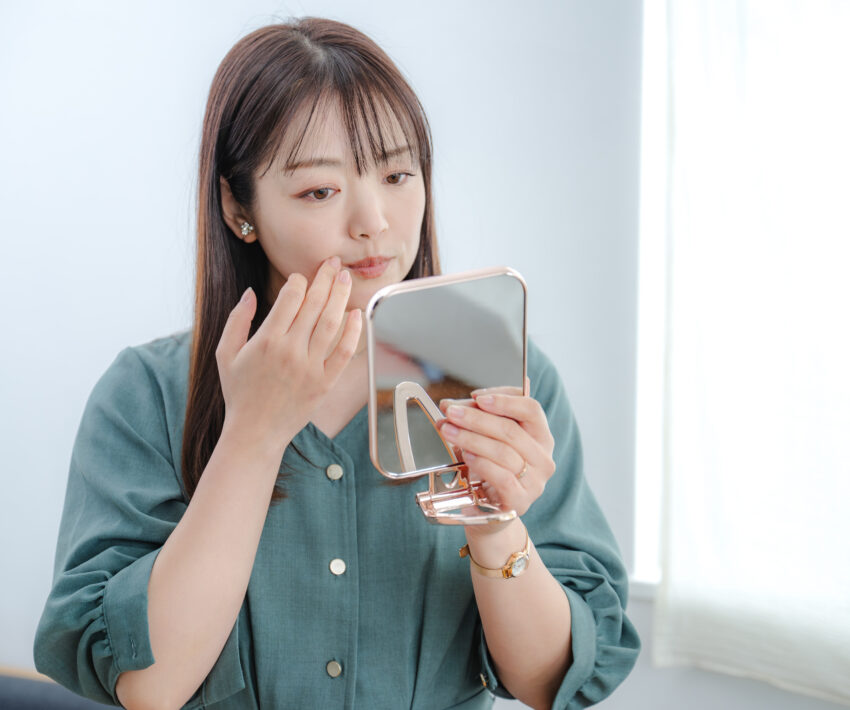 ニキビ跡の治し方！種類と原因、自力で改善する方法をタイプ別に解説