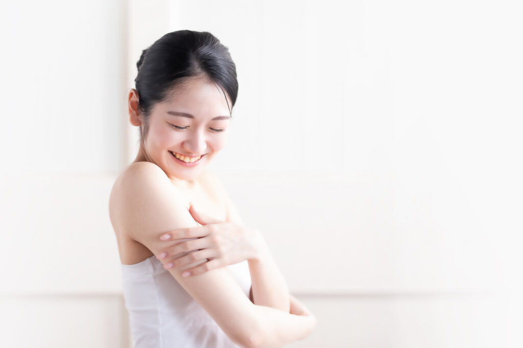二の腕の脱毛は効果がある？メリットや硬毛化のリスクについて解説